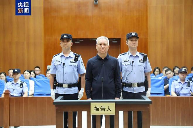 前员工谈许家印:远看厉害近看抽象,很爱演,曾故意在草坪和球员对谈